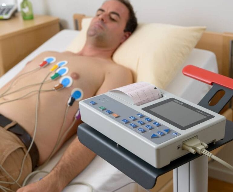 Électrocardiogramme (ECG) Electrocardiogramme (ECG) - Cardiologue Tanger - Dr Haddar Omar